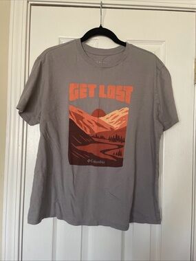 Columbia Men’s Gray Short-Sleeve Graphic Tee with Orange Print